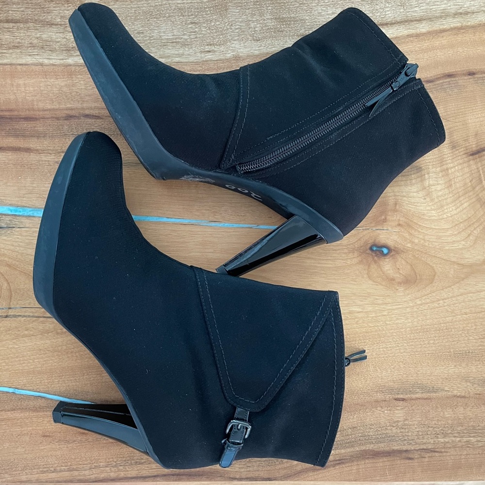 Stuart Weitzman Gorgeous Gore Tex Buckled Side Bootie Black Women 7.5 M